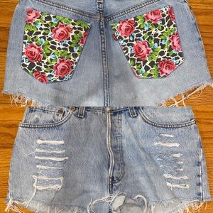 LEVI floral back pocket high rise denim shorts 🤩